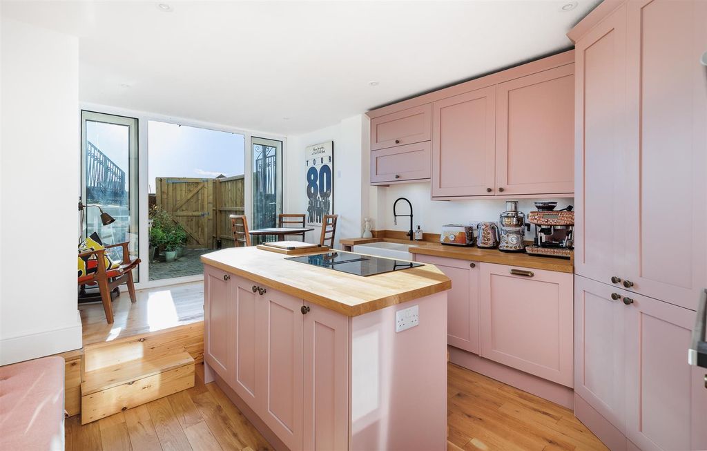 Property photo 2 of 22 Kitchen