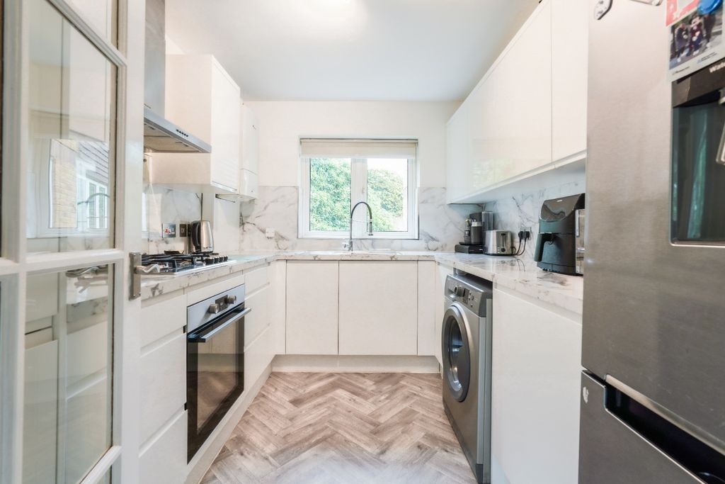 Property photo 2 of 11 4360342