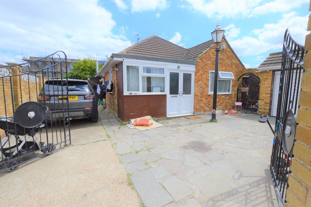 Property photo 1 of 28