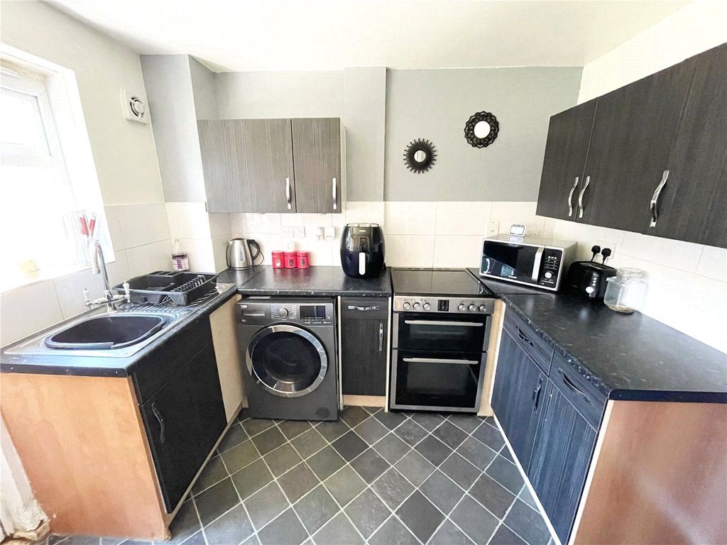 Property photo 3 of 15 Picture No. 12