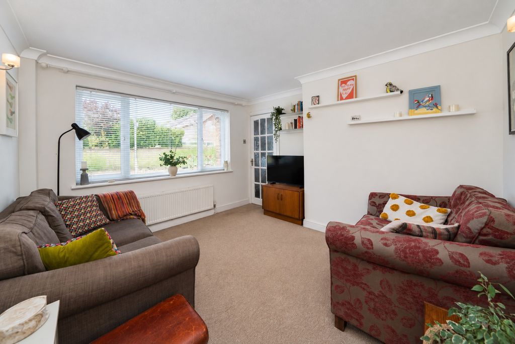 Property photo 2 of 15 40-Larchwood-Road-4711