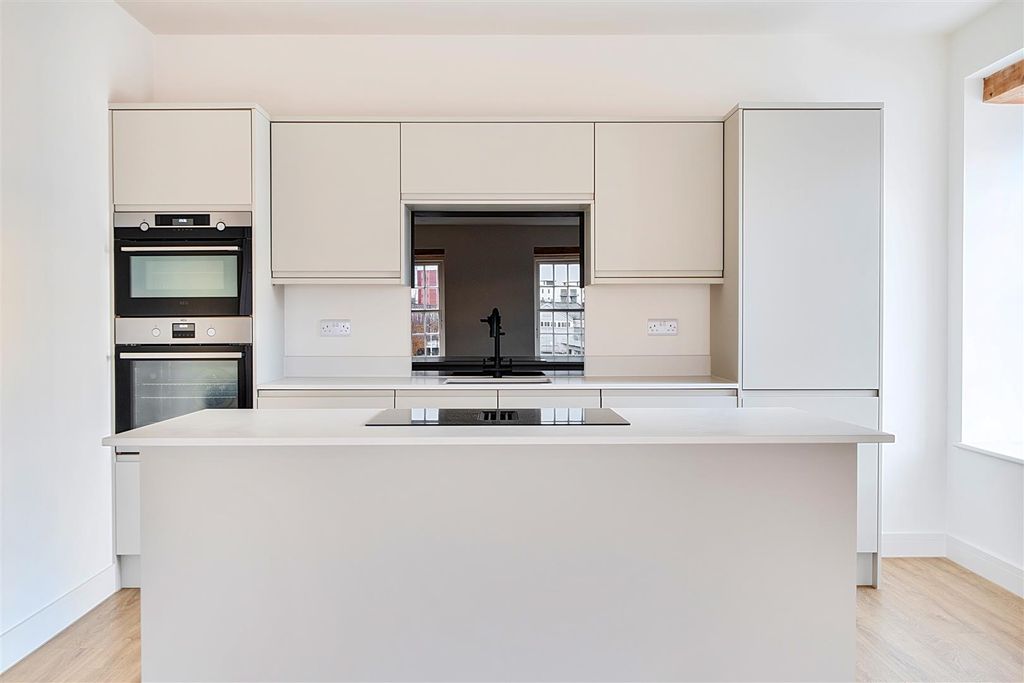 Property photo 2 of 21 Kitchen