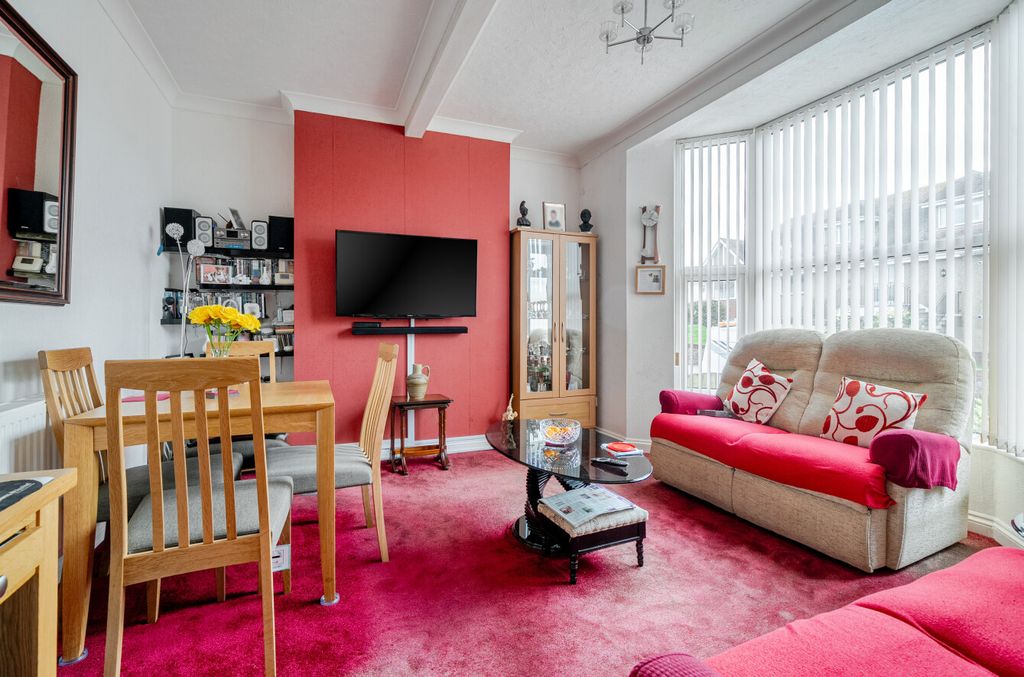Property photo 2 of 14 1456851-11-6A01Fe...