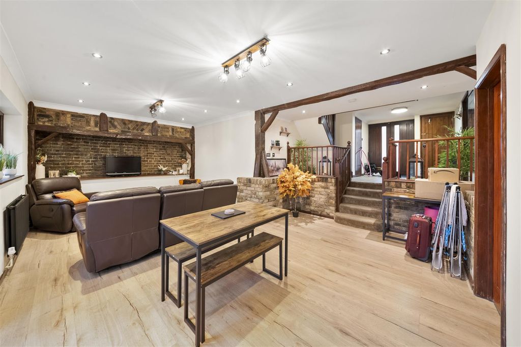 Property photo 3 of 29 9