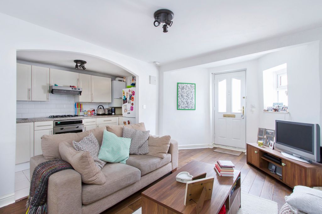Property photo 1 of 8