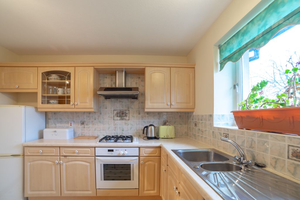 Property photo 3 of 12