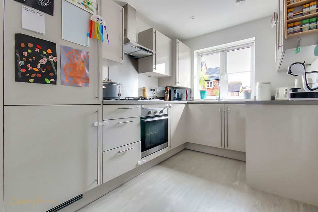 Property photo 2 of 14 Kitchen