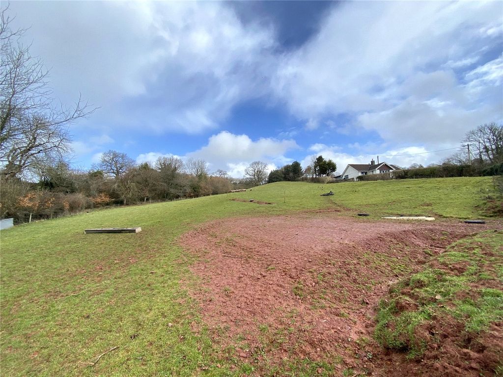Property photo 1 of 8 Ground