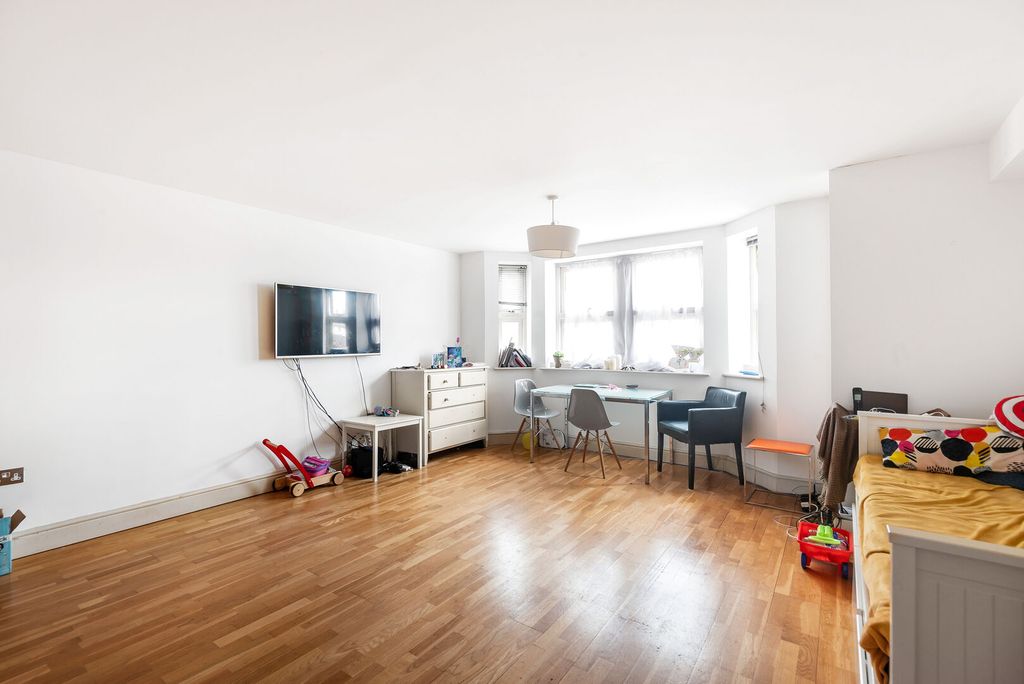Property photo 2 of 11 857262 (2)