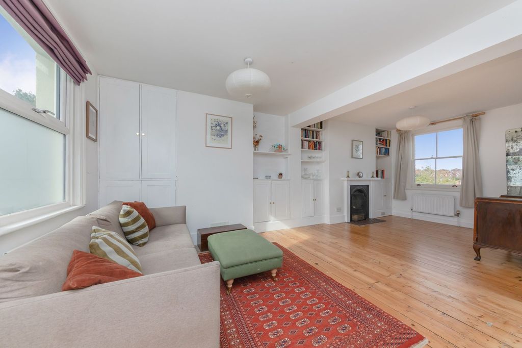 Property photo 2 of 24