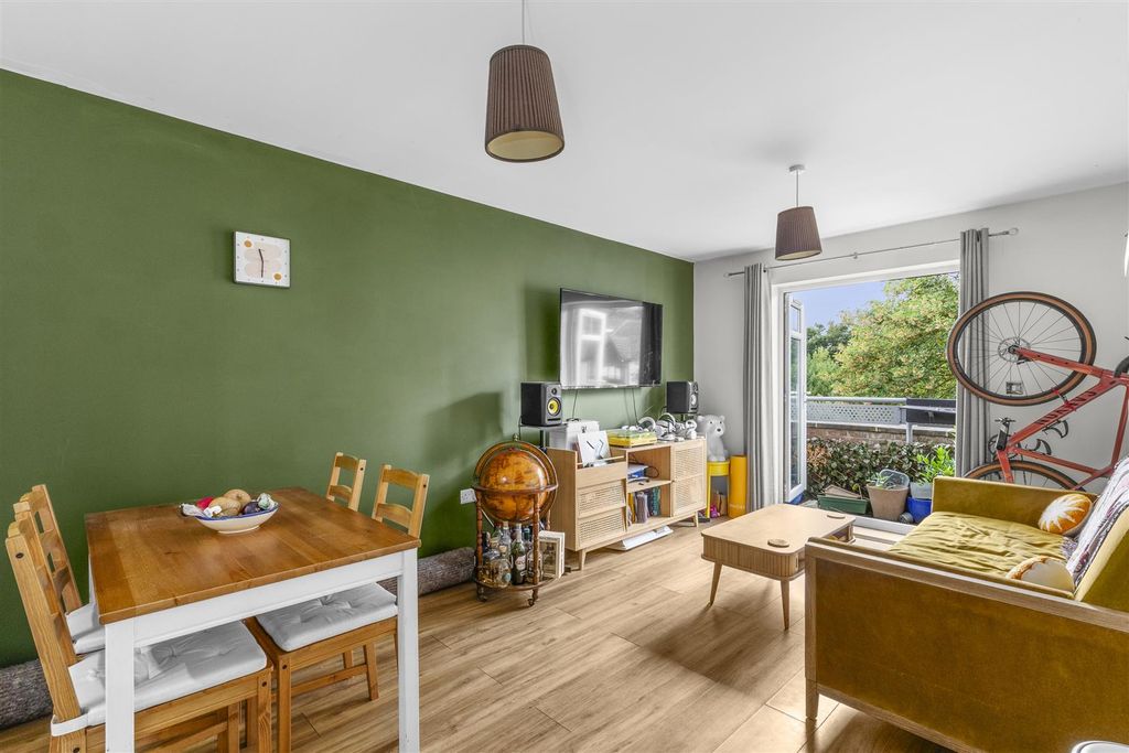 Property photo 2 of 14 Flat 10, Riverlock Court, Spring Gardens Road, Hp1