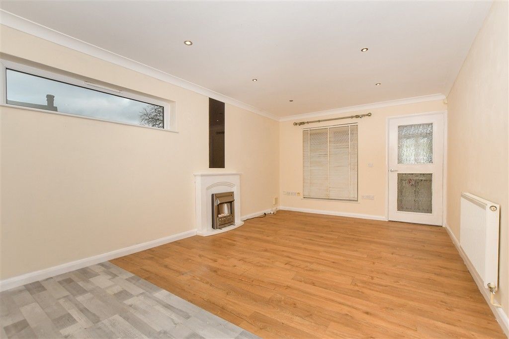 Property photo 1 of 15 Lounge