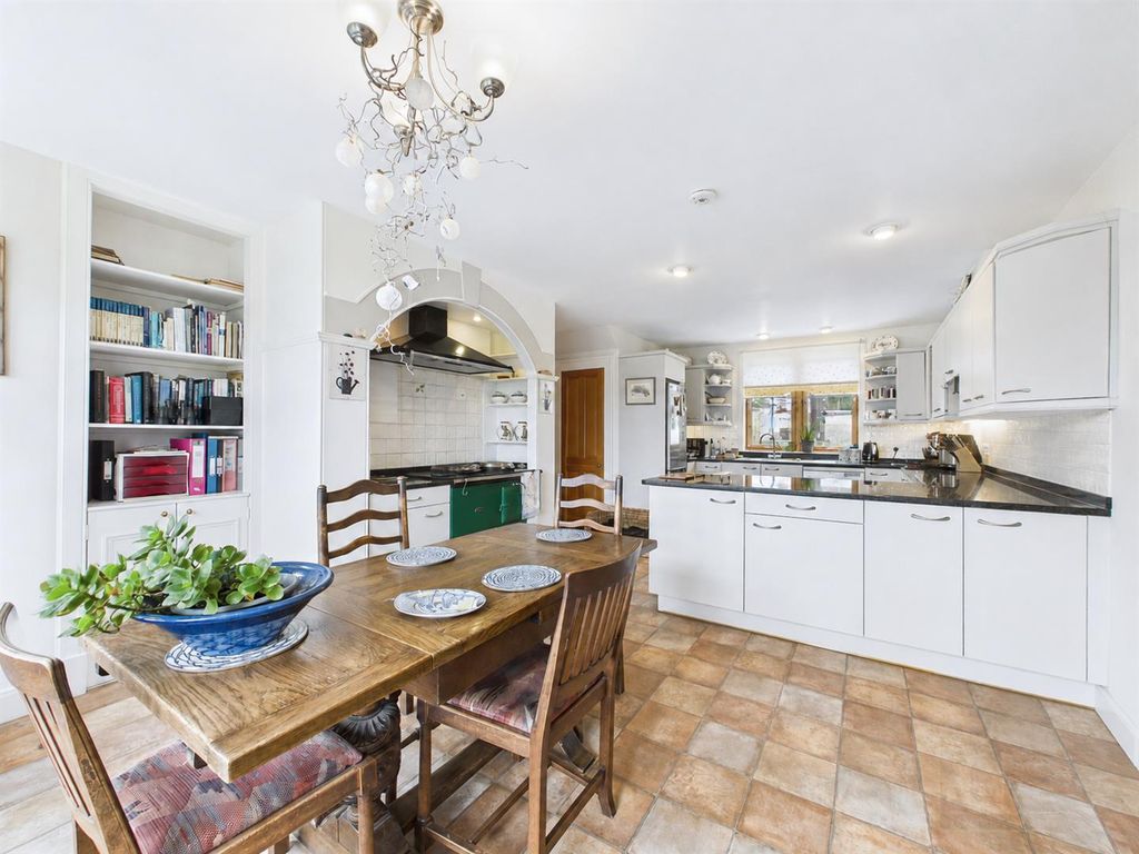 Property photo 2 of 31 Kitchen & Dining Area