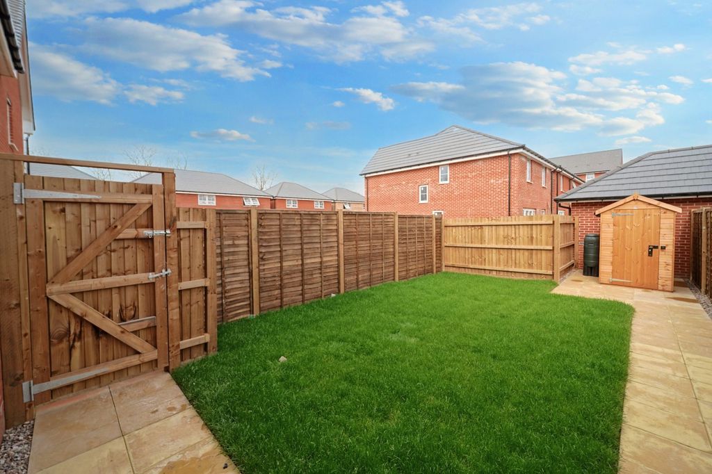 Property photo 2 of 15 Picture No. 11