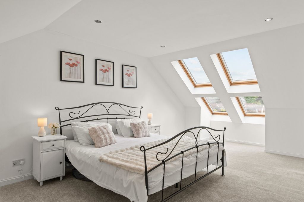 Property photo 3 of 60 4879648