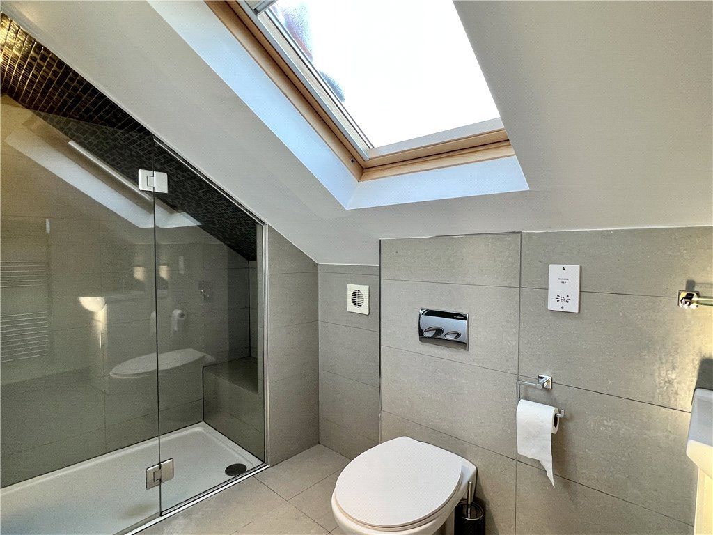 Property photo 3 of 16 Bathroom