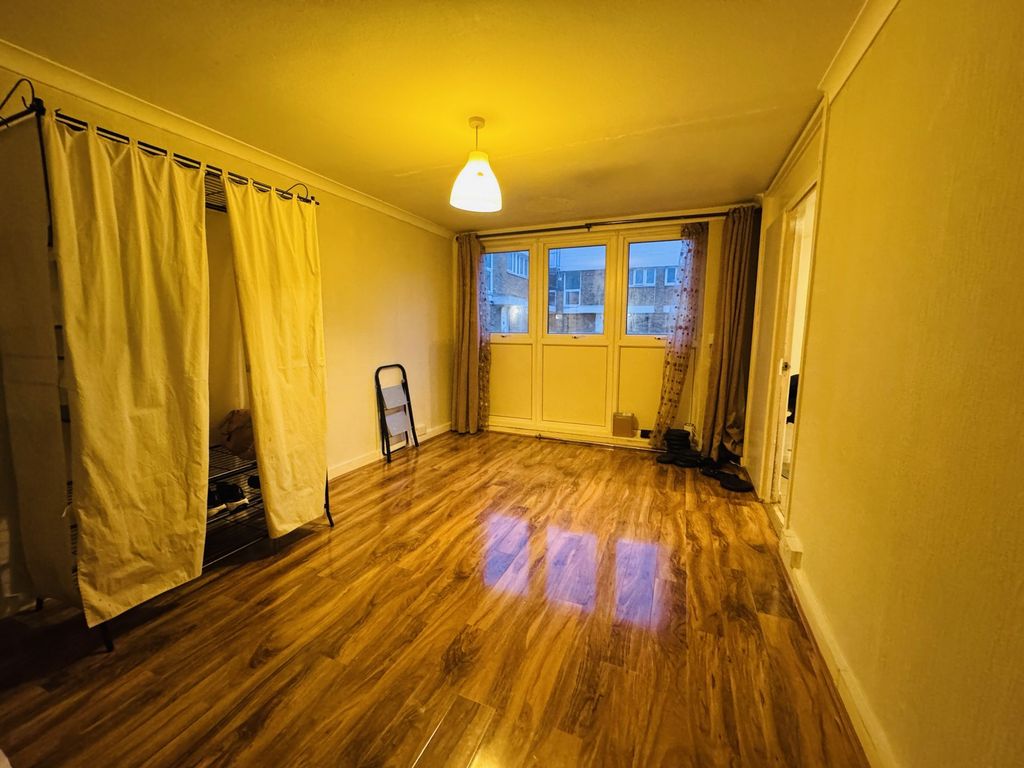 Property photo 3 of 9 Photo 8