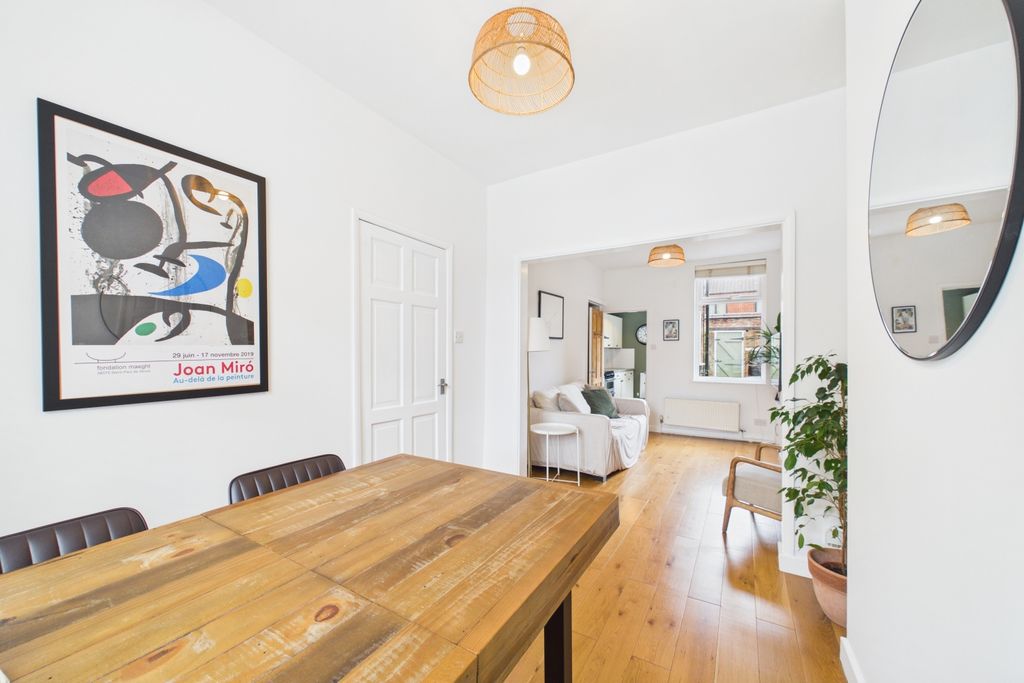 Property photo 2 of 15 Cam02279G0-Pr0058-Still022