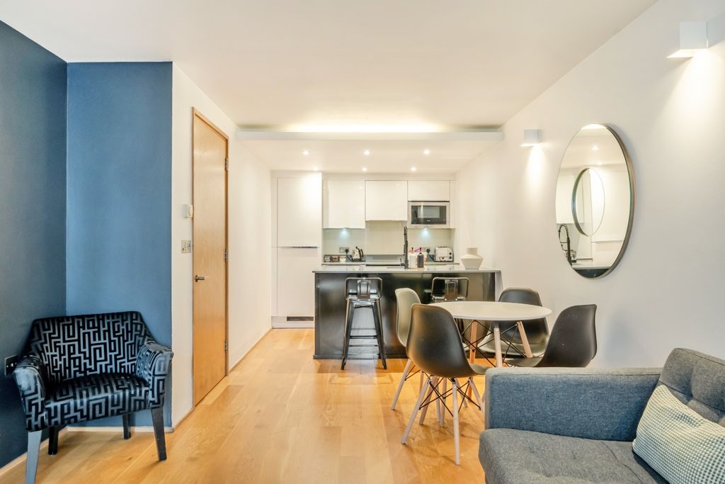 Property photo 3 of 18 1386249-13-692d7F...