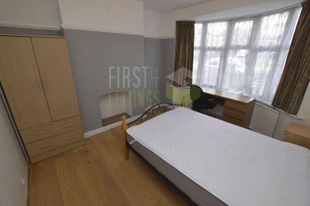 Property photo 1 of 11 Bedroom