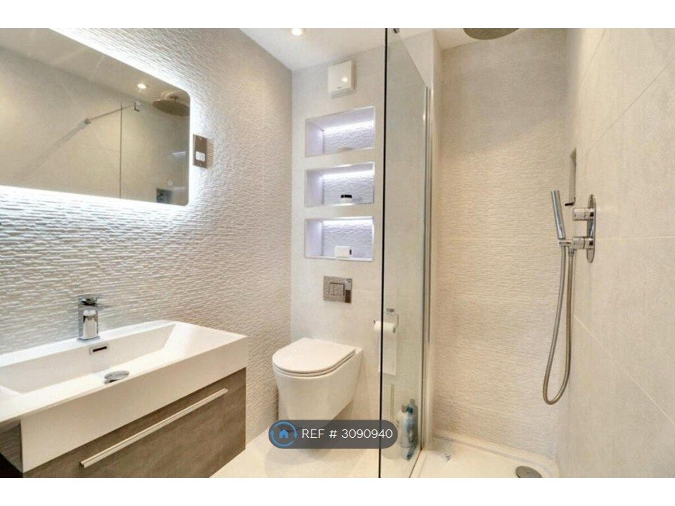 Property photo 3 of 10 Ensuite Shower Room