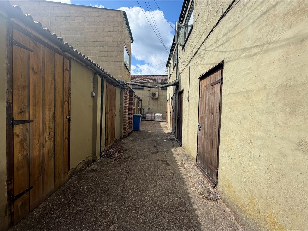Property photo 1 of 2
