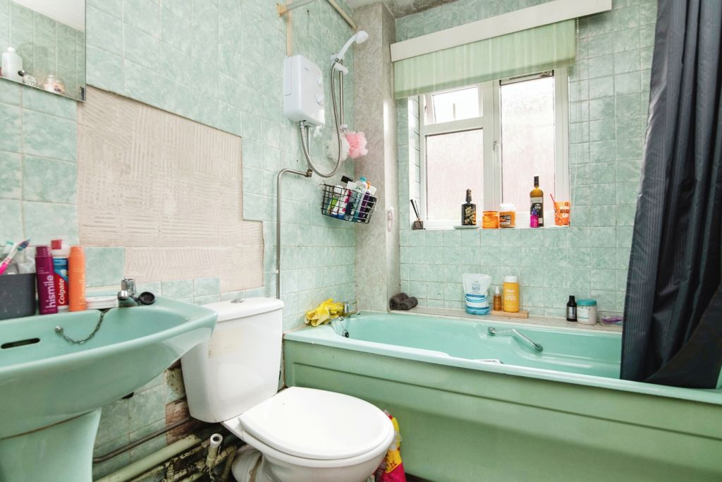 Additional image 8 of 2 bed flat for saleHaden Hill Road, Halesowen B63
