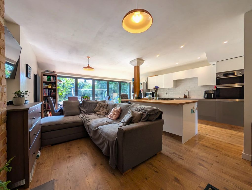 Property photo 3 of 11