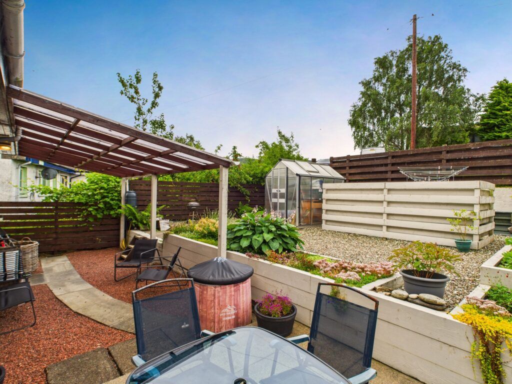 Property photo 2 of 33
