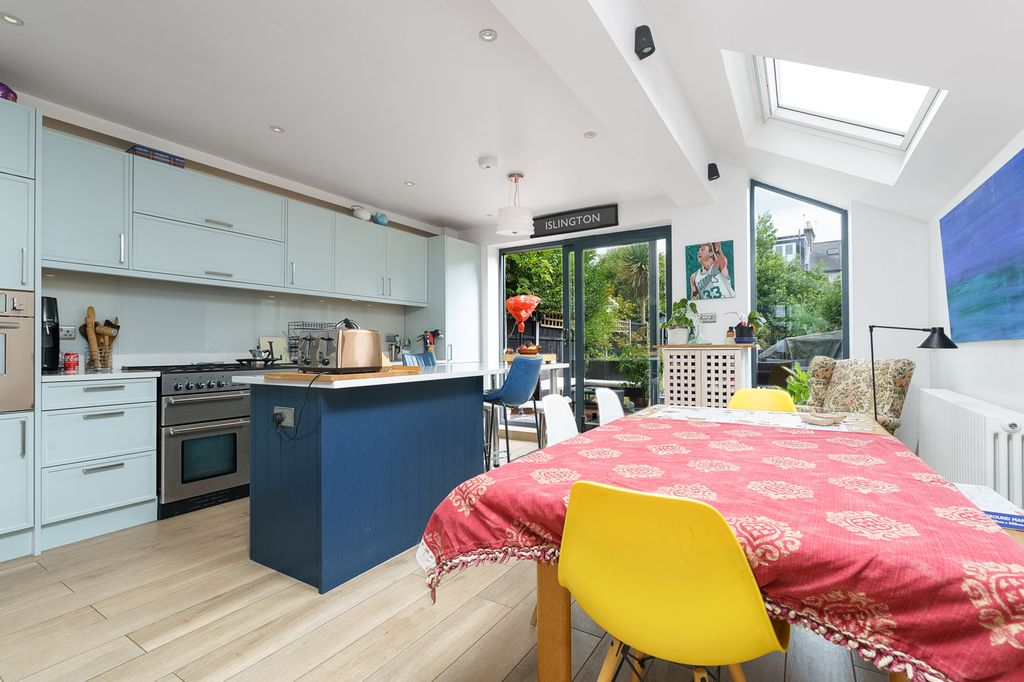 Property photo 2 of 6 Img_38853_19_Original