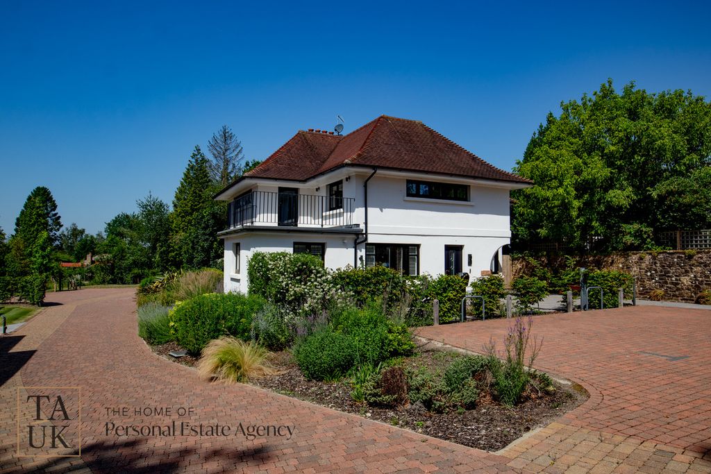 Property photo 1 of 22