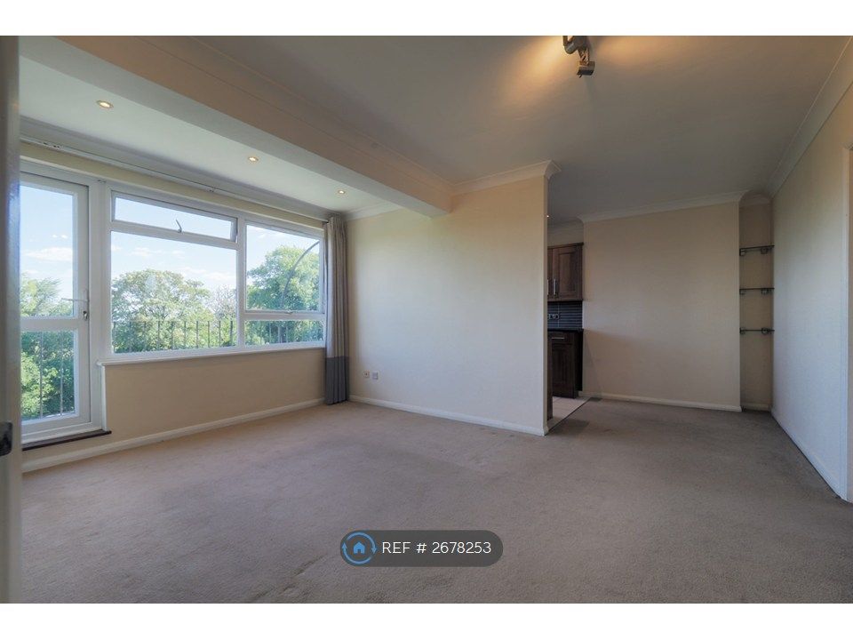 Property photo 3 of 15 Lounge