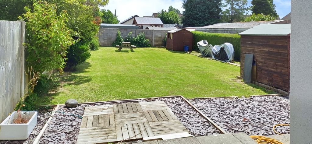 Property photo 2 of 20