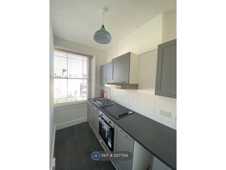 Property photo 2 of 14 Kitchen