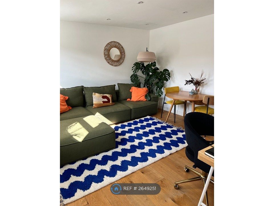 Property photo 1 of 15 Lounge/Dining