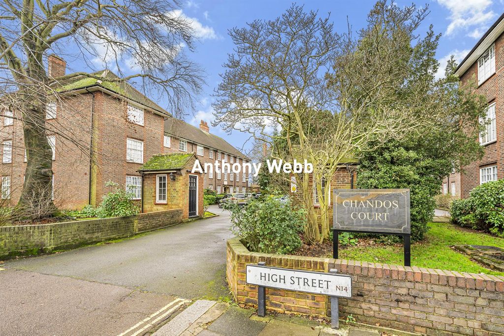 Property photo 3 of 16 Front Aspect