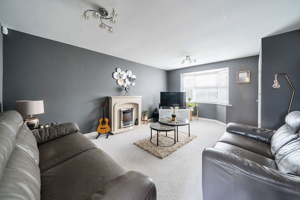 Property photo 2 of 21