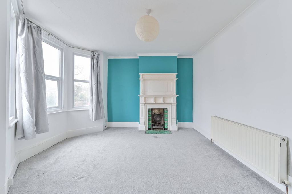 Property photo 2 of 23