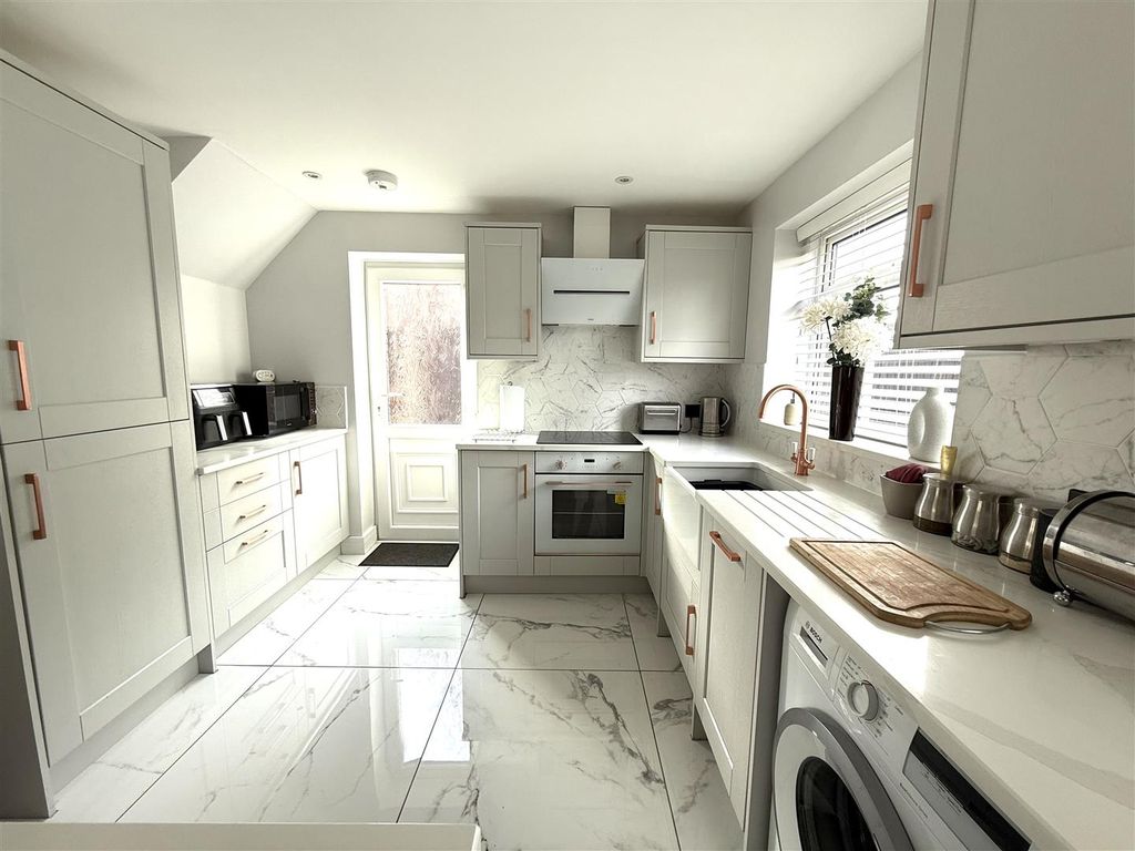 Property photo 2 of 19 71 Old Eaton Kit.Jpeg