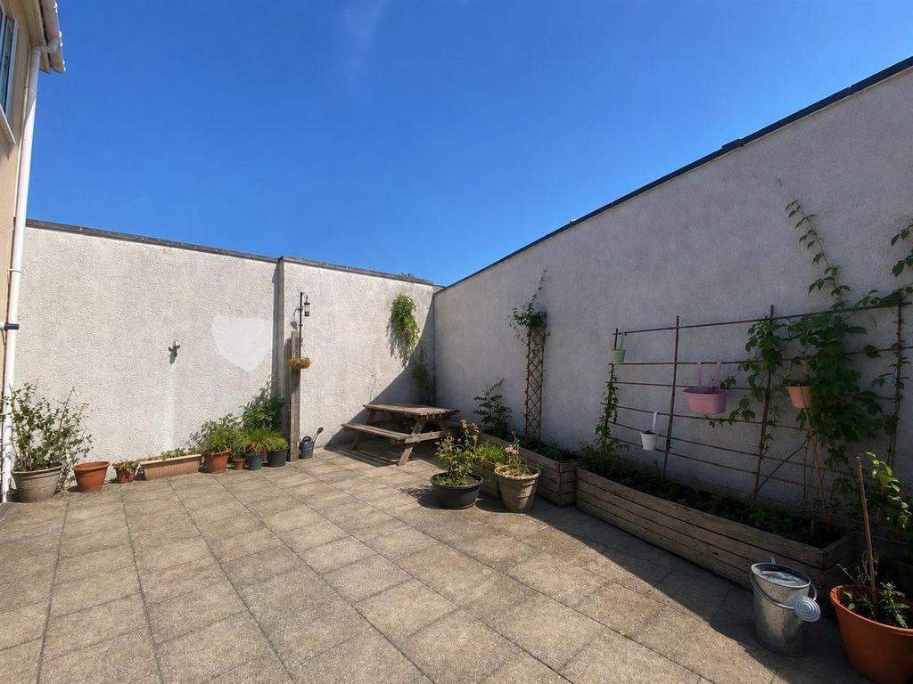 Property photo 3 of 9 Patio.Png