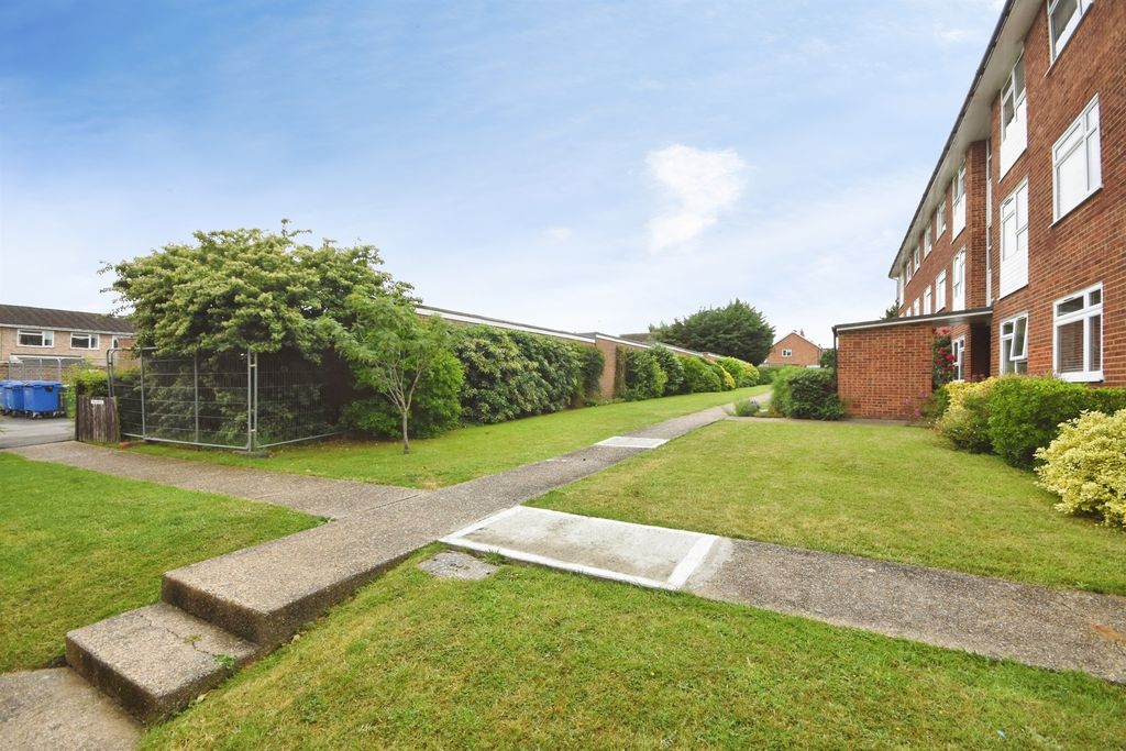 Property photo 2 of 23