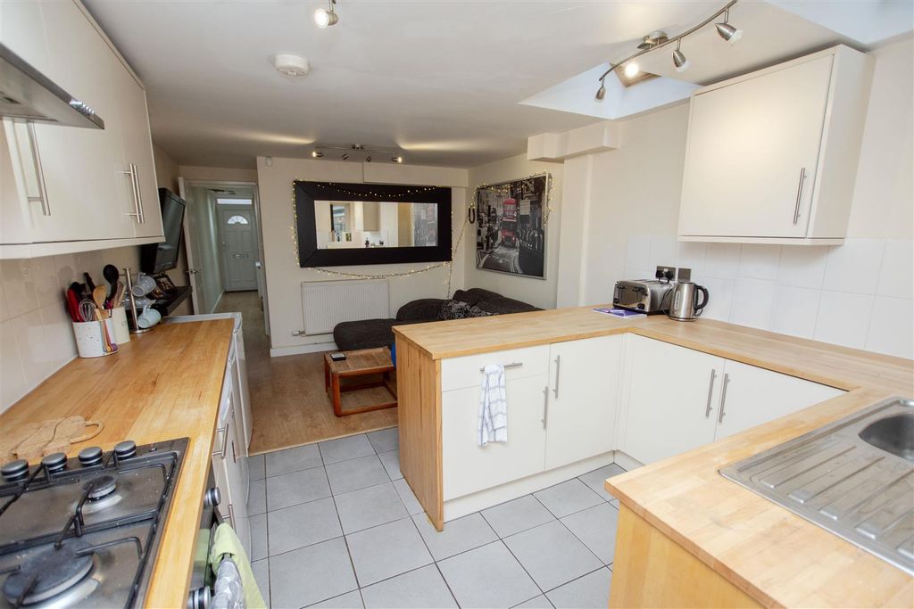 Property photo 1 of 10 Approach