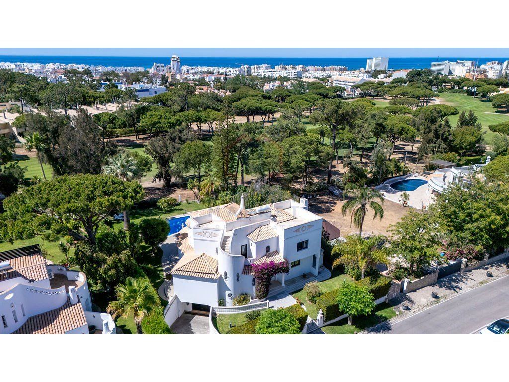 Property photo 1 of 32 Villa With Golf Views In Vilamoura-4 Bedroom
