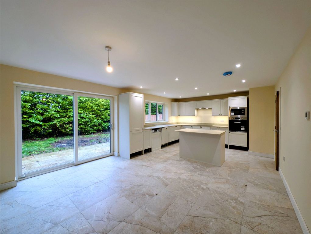 Property photo 2 of 27 Picture No. 61