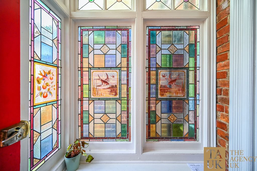 Property photo 2 of 34