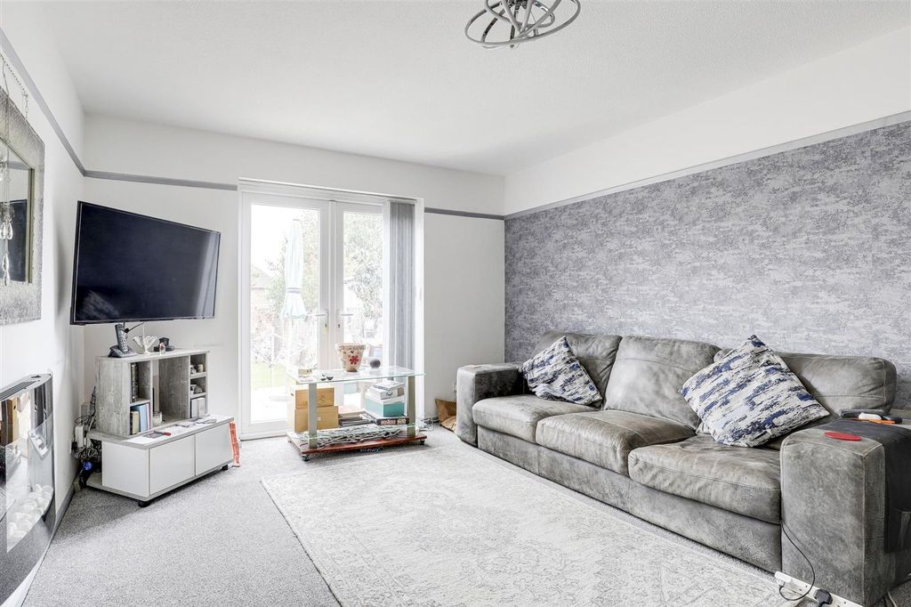 Property photo 3 of 17