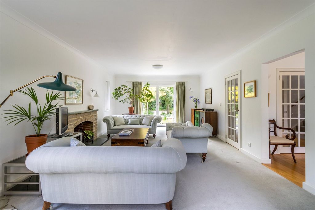 Property photo 3 of 17 Sitting Room