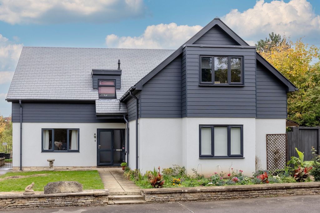 Property photo 2 of 36