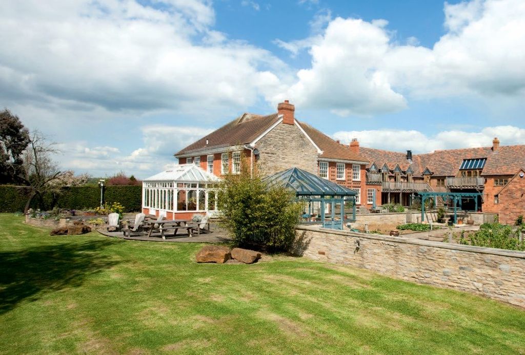 Property photo 2 of 17