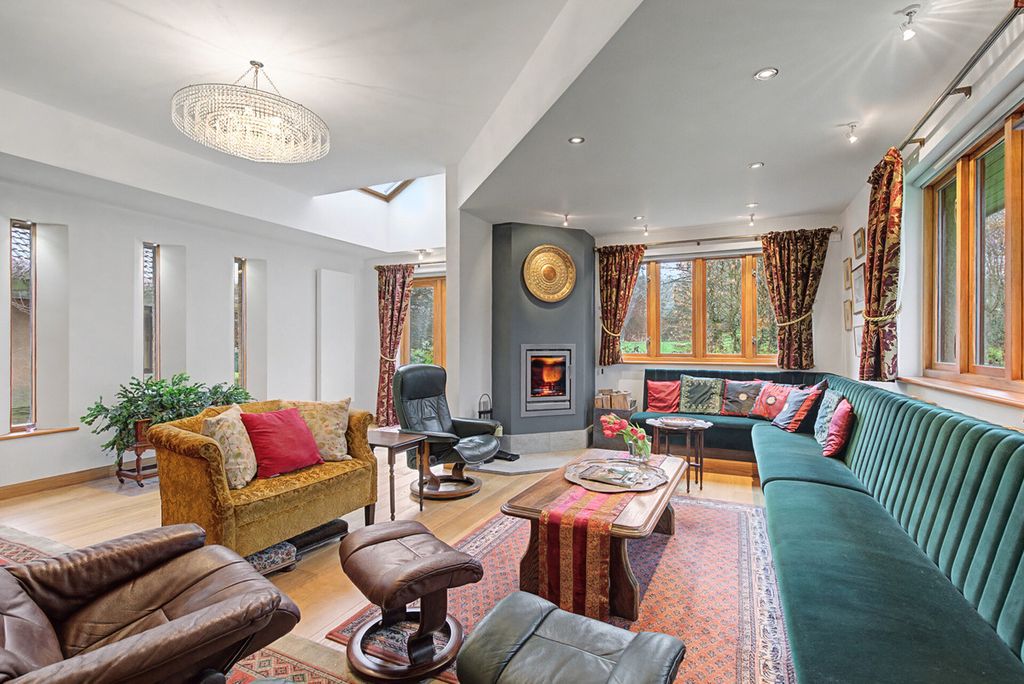 Property photo 3 of 49